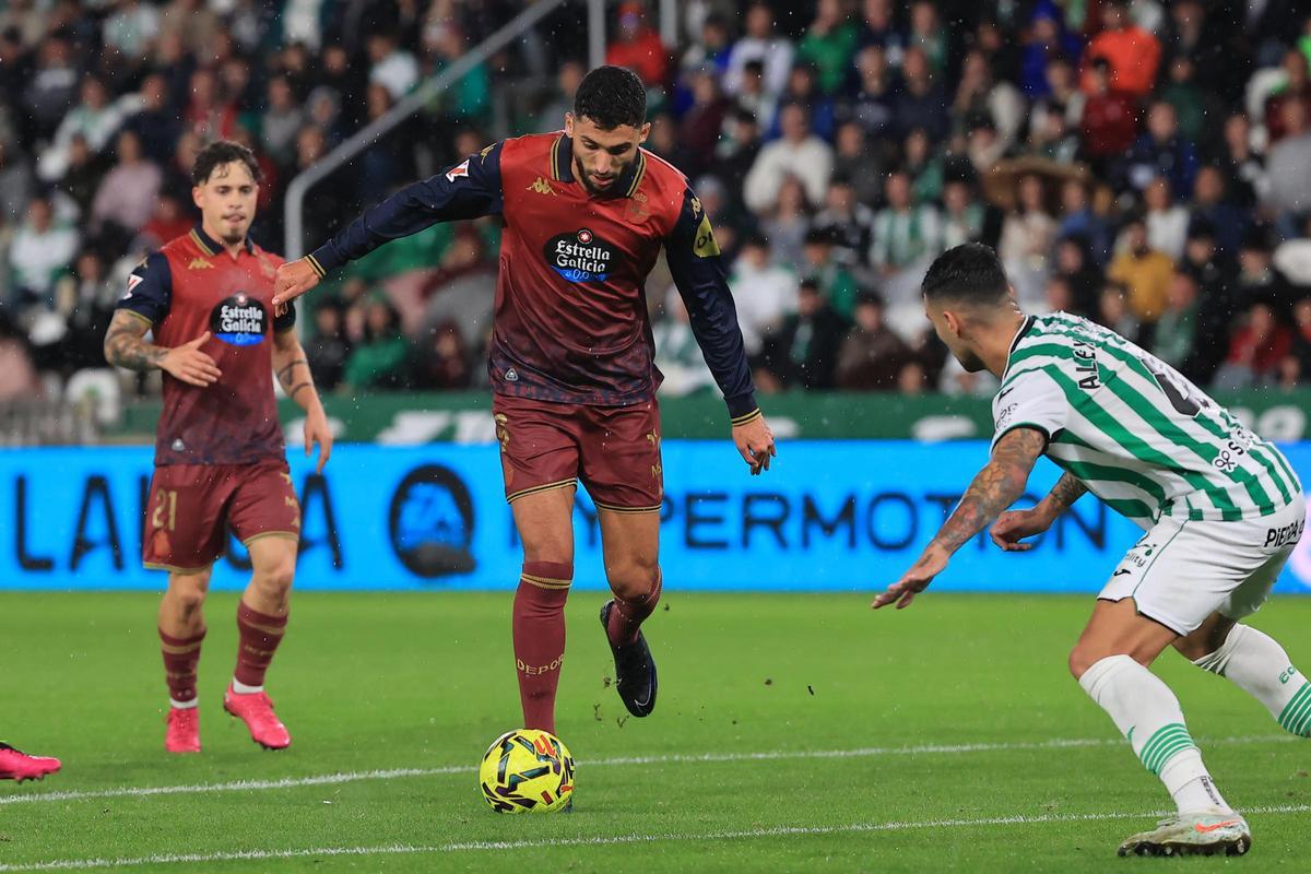 Eddahchouri, durante el partido de ida entre el Dépor y el Córdoba