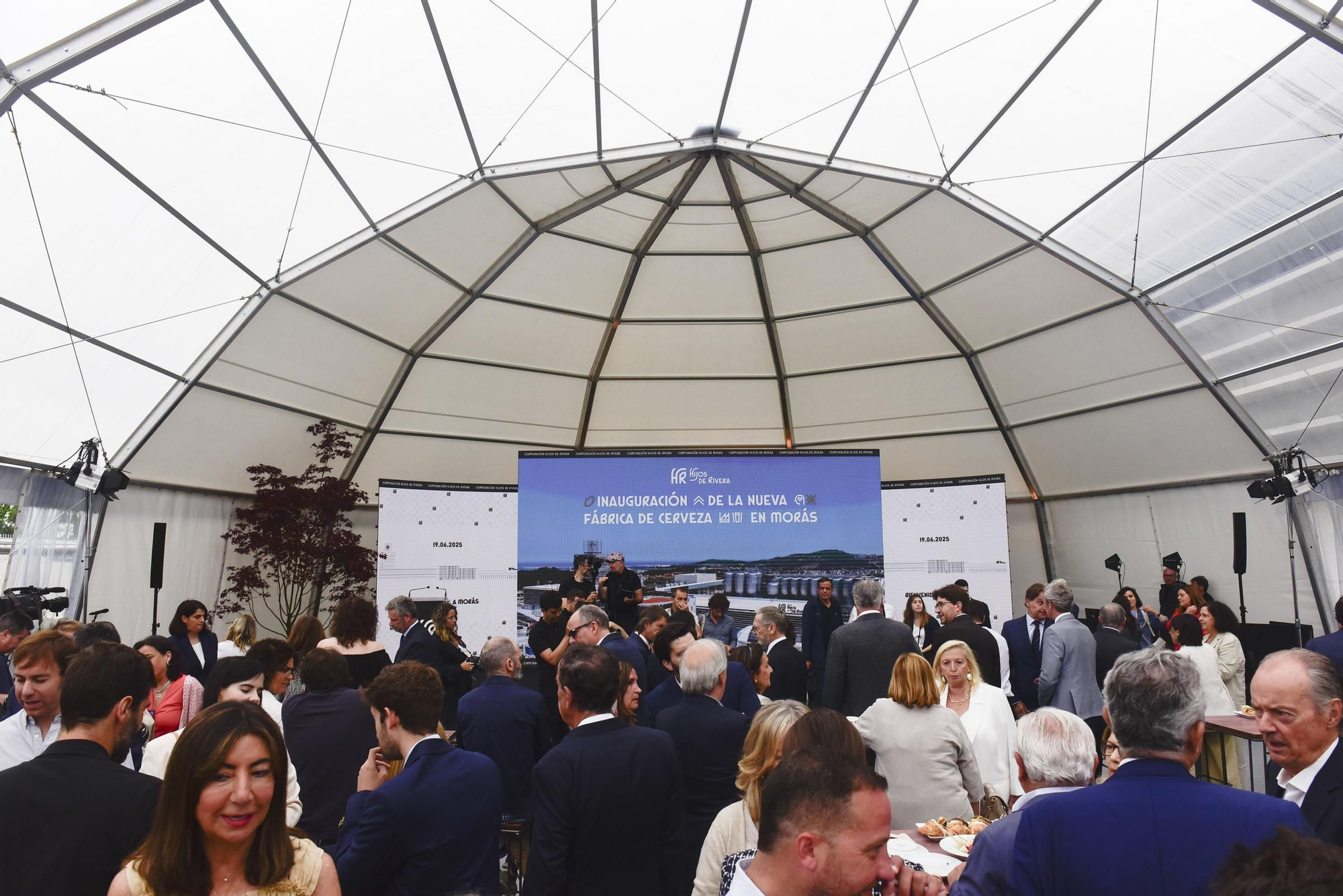 Estrella Galicia inaugura su nueva planta de producción en el polígono de Morás