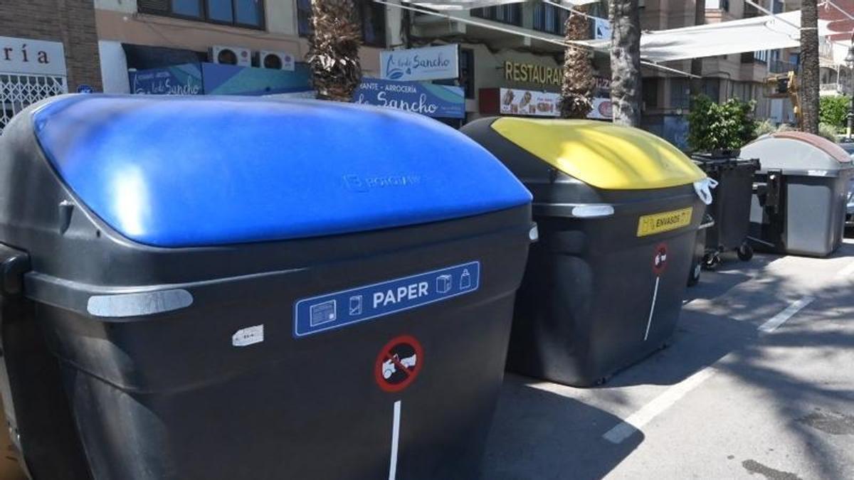 Contenedores nuevos ubicados en el paseo Buenavista del Grau de Castelló.