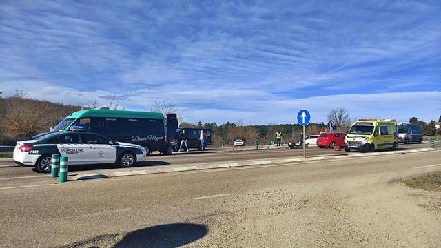 Medios desplazados al lugar del accidente ocurrido ayer por la mañana. |  Ch. S.