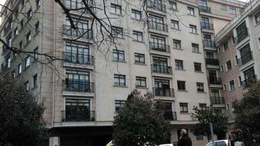 Un niño de 12 años muere al caer desde un sexto piso en Ponteareas