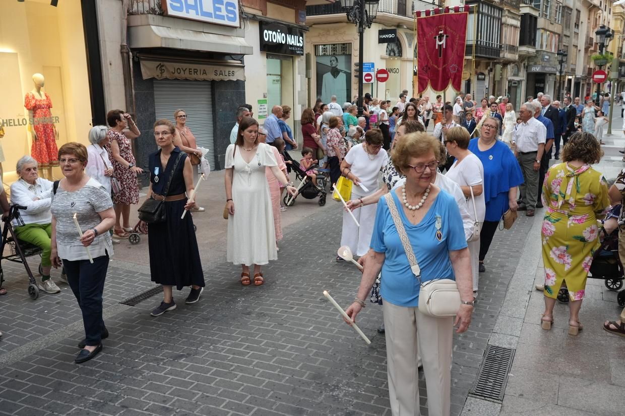 Castelló recibe con honores al Santísimo en la procesión del Corpus Christi