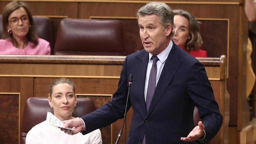 Feijóo acusa Sánchez d’«enginyeria electoral» per «fabricar» votants amb la nacionalització de milions de persones davant un PSOE «mort»