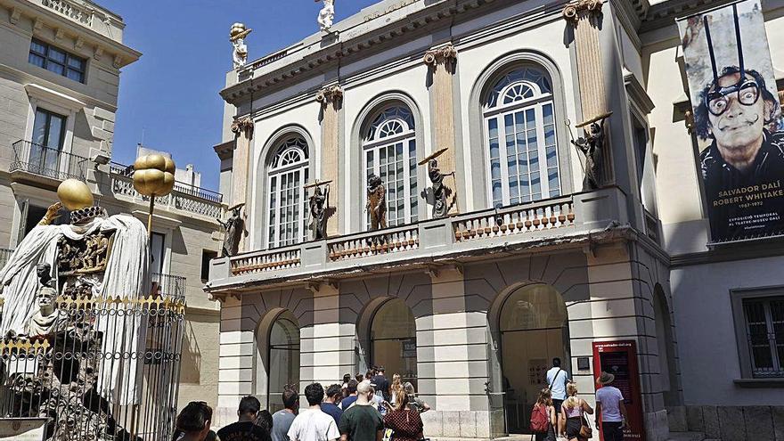 Visitants al Teatre-Museu de Figueres, aquest juliol.