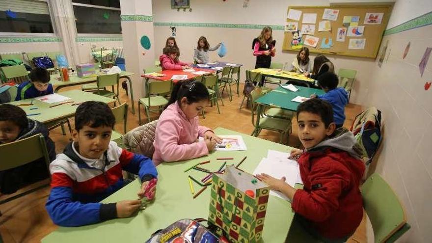 Asistentes al campamento navideño de Agolada. // Bernabé/Gutier