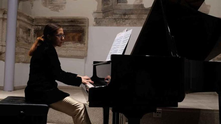 María Iciar celebra un concierto de piano en la Biblioteca