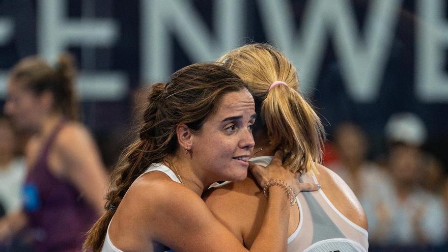 Paula Josemaría y Ari Sánchez sufren, pero alcanzan la final