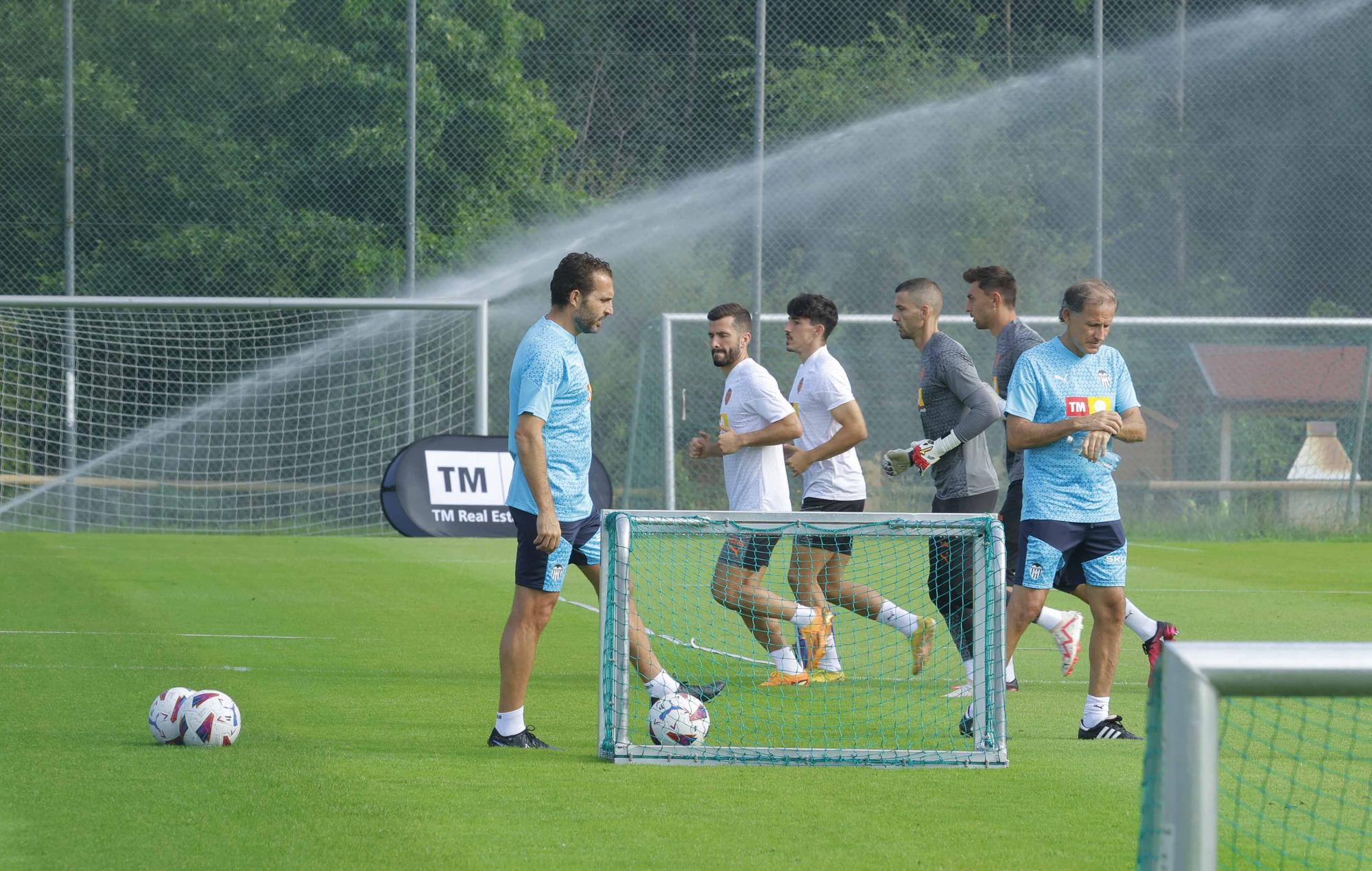 Primer entrenamiento en Suiza para el Valencia