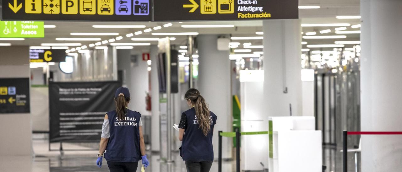 Una imagen de archivo de controles aeroportuarios llevados a cabo durante esta pandemia.