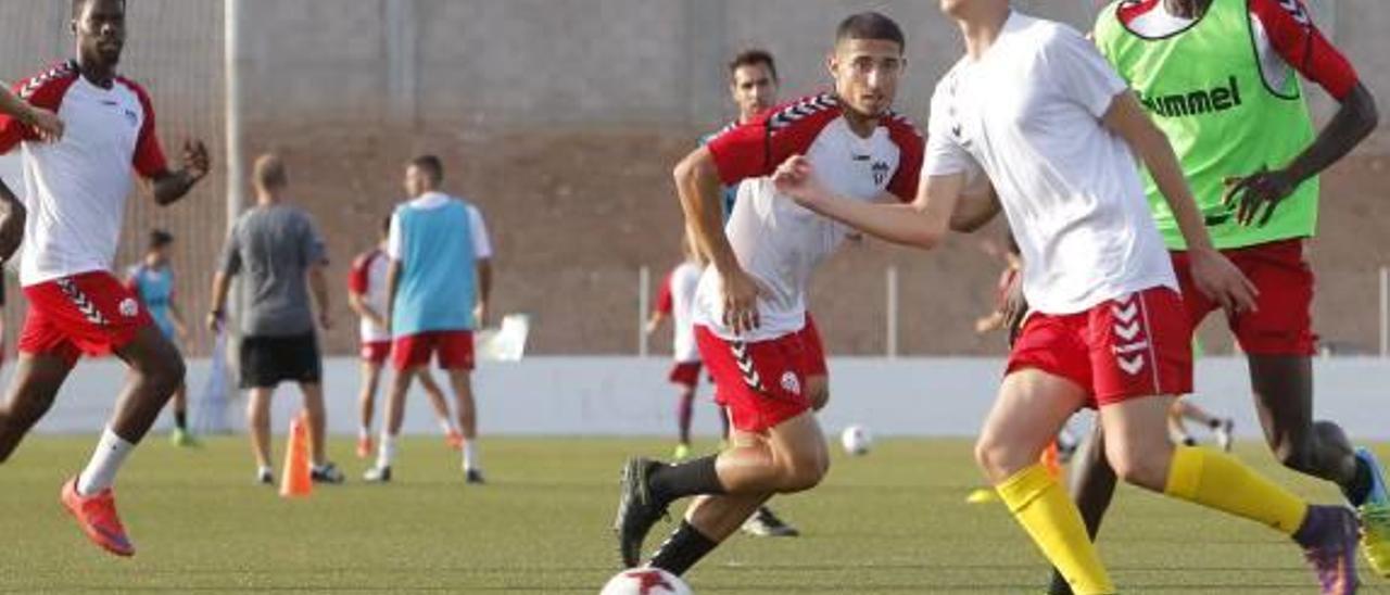 Un momento del entrenamiento de ayer.