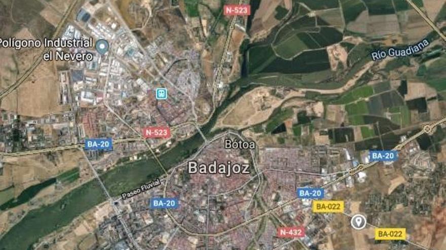 Un joven de 27 años resulta herido en una salida de vía en Badajoz