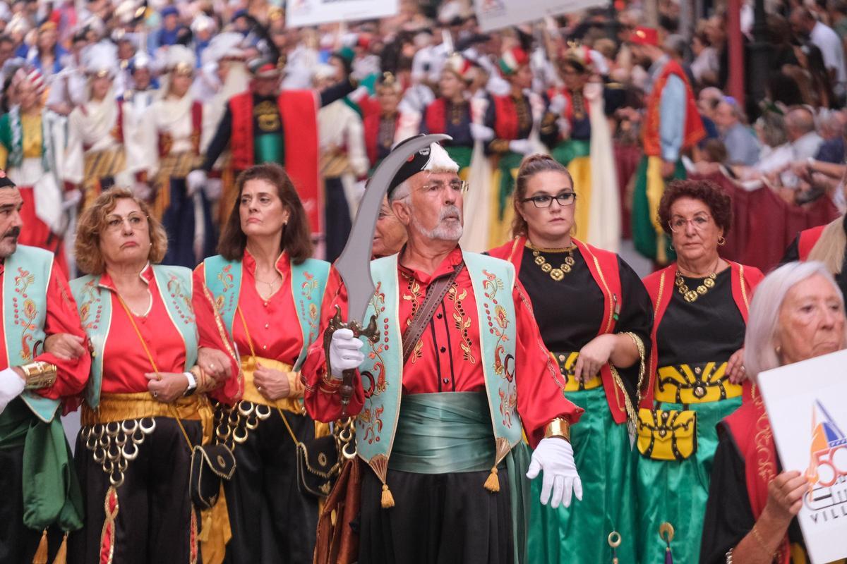 Las mejores imágenes del Desfile del 50 aniversario del Primer Congreso Nacional de Fiestas de Moros y Cristianos en Villena Las mejores imágenes del Desfile del 50 aniversario del Primer Congreso Nacional de Fiestas de Moros y Cristianos en Villena