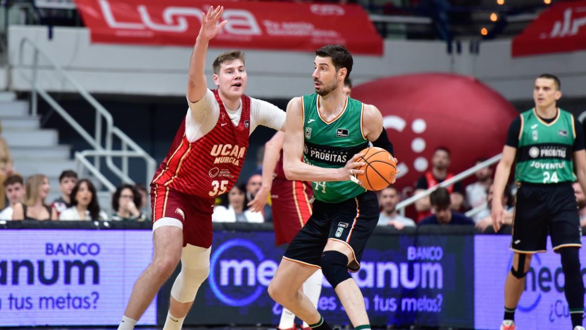 Simon Birgander y Ante Tomic volverán a ser los pívots de la Penya la próxima temporada
