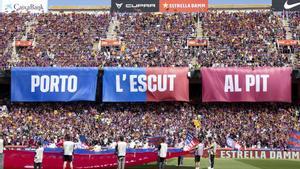 El estadio de Montjuïc presentó una gran entrada frente al Real Madrid