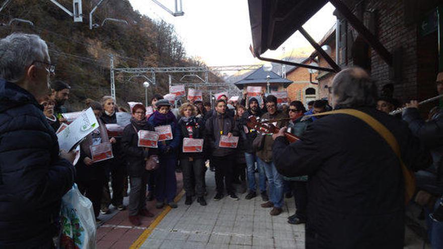 Concentració a l&#039;estació de Ribes de Freser