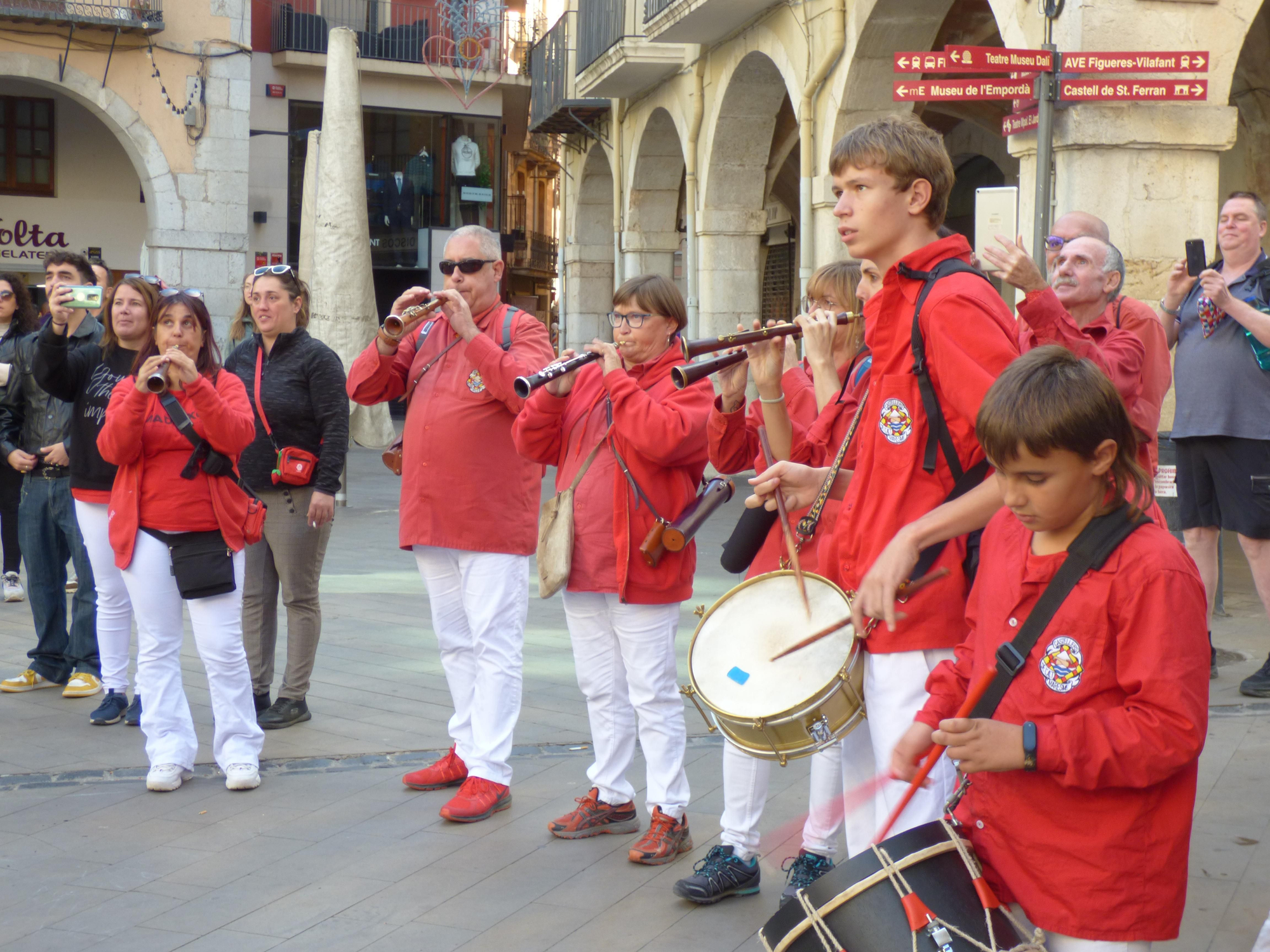 Els Merlots de Figueres celebren el final de temporada acompanyats de la Colla Jove de Barcelona i els Maduixots