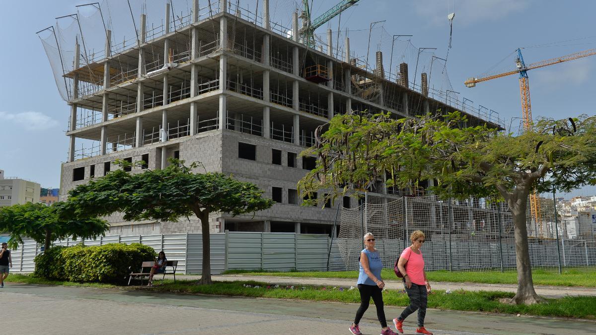 Edificio en construcción en el barrio de Las Rehoyas de Las Palmas de Gran Canaria.