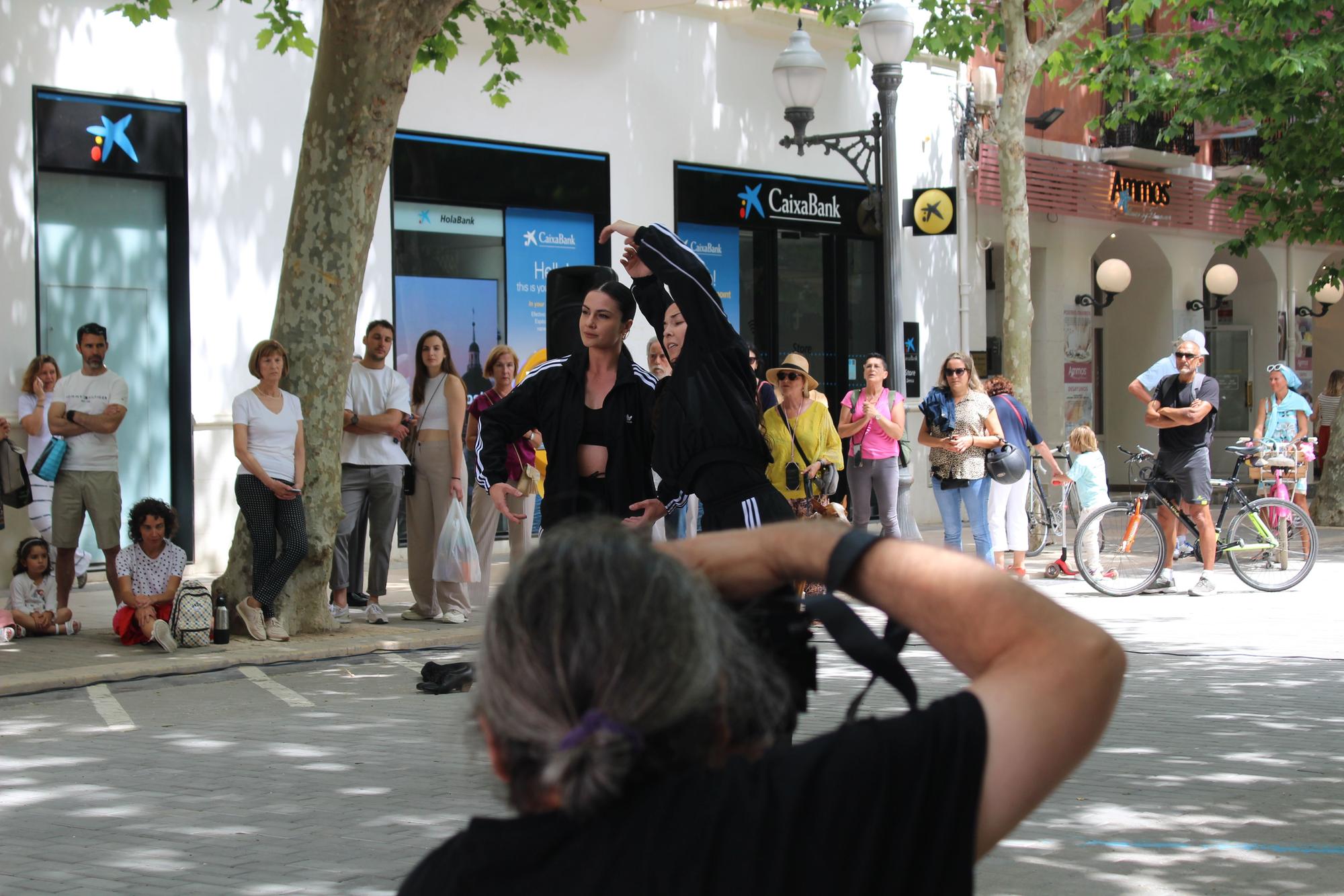 Calles en danza (y baile) en Dénia