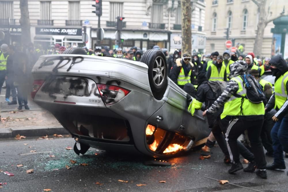 Enfrentamientos entre ''chalecos amarillos'' y Policía en París