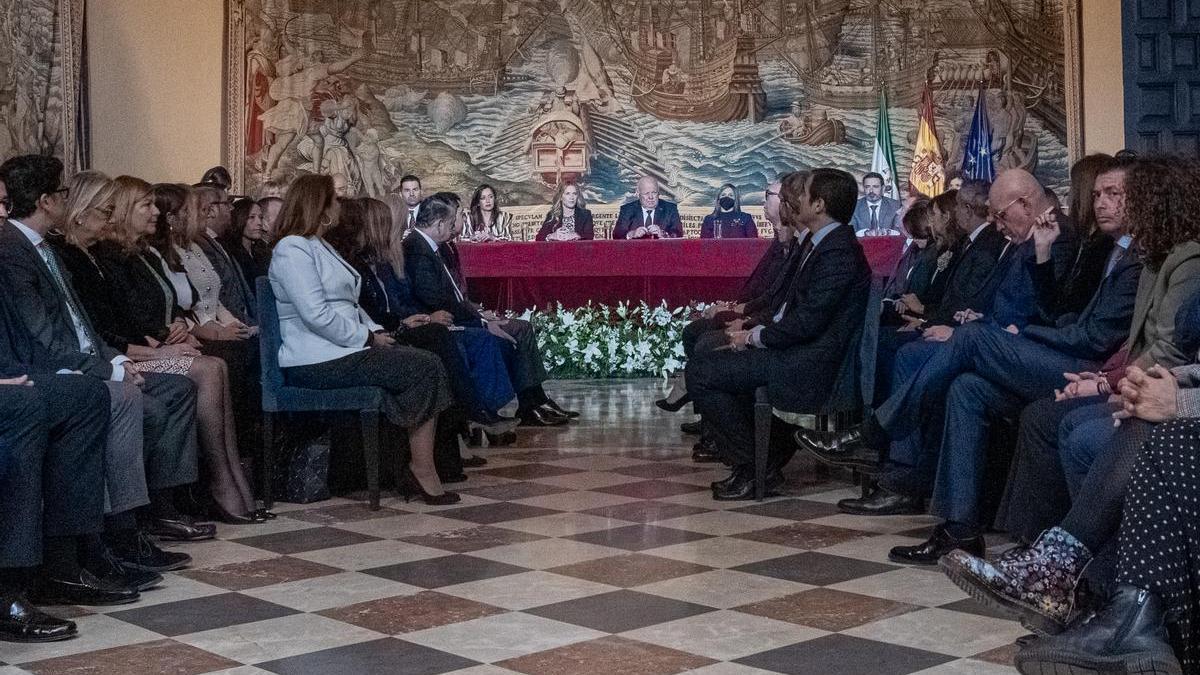 Acto de conmemoración de los 40 años del Parlamento de Andalucía en el salón de los Tapices de los Reales Alcázares de Sevilla, que acogió el primer pleno en junio de 1982.