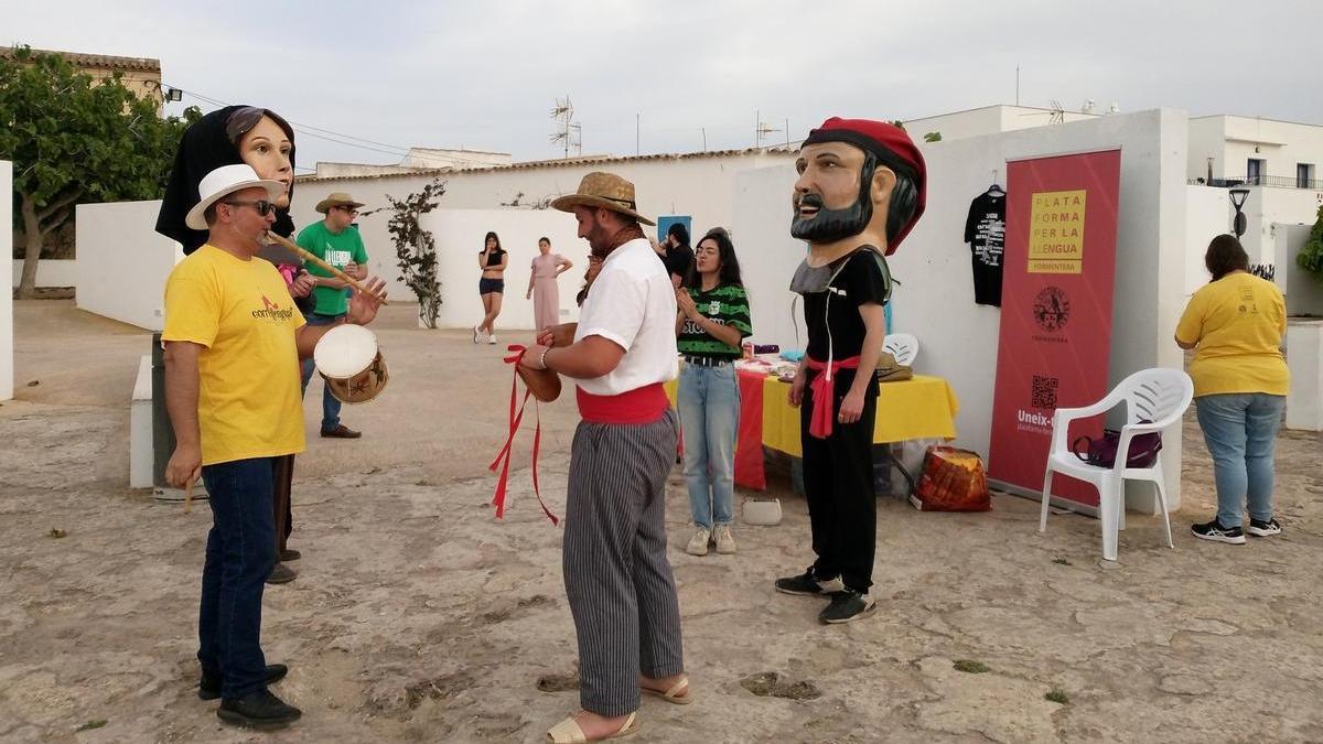 El sábado 23 la Plataforma per la Llengua sacará a la calle a sus conocidos capgrossos
