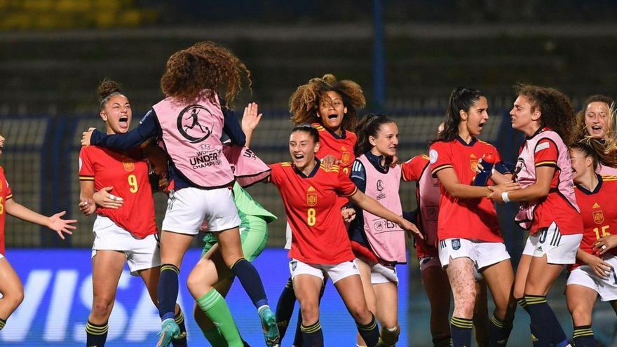 Pena máxima para la España de Oli: La asturiana marca en una tanda de penaltis que hizo campeona de Europa sub-17 a Alemania tras empatar al final