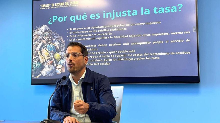 El alcalde de Los Realejos, Adolfo González, anuncia medidas fiscales contra el tasazo de la basura. | | E.D.