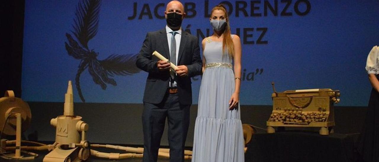 Jacob Lorenzo, tras recoger el premio nacional de poesía Eladio Cabañero.