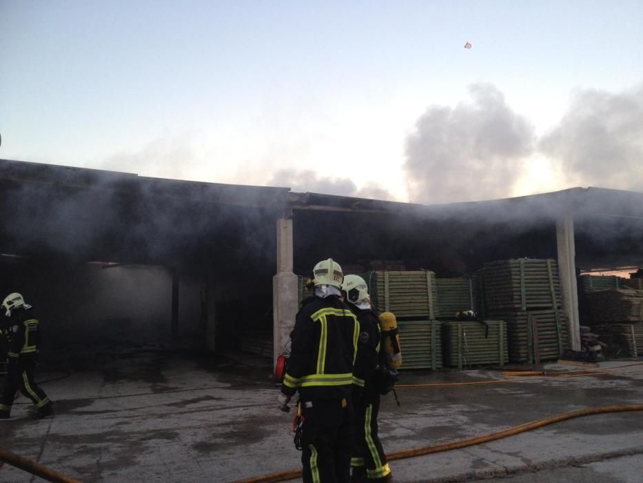 Arde un almacén de maderas en Montuïri