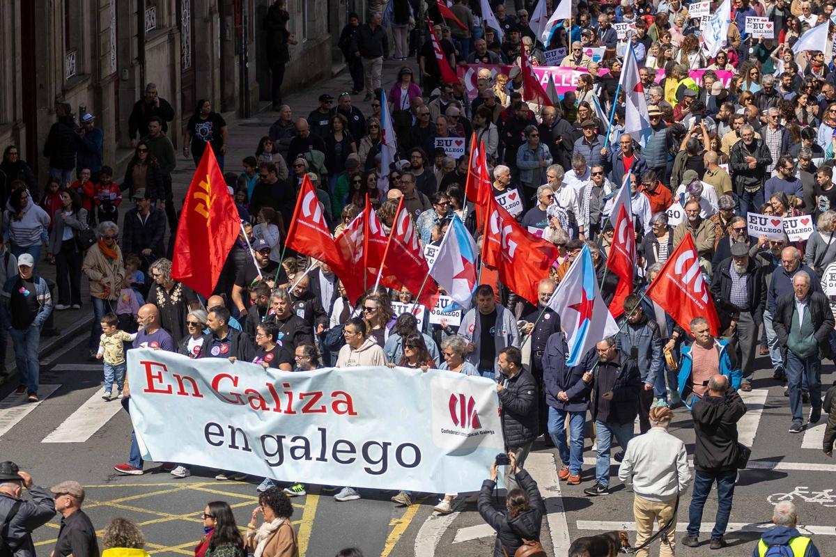 O galego inunda Santiago nun 17 de maio de reivindicación e festa: "Begoña Caamaño tería estado aquí con nós"