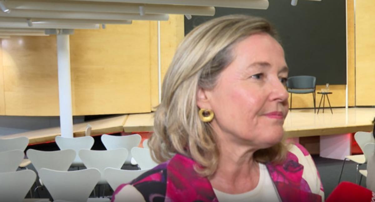 Calviño anuncia que el BEI financiará proyectos energéticos para lograr la autonomía de Europa