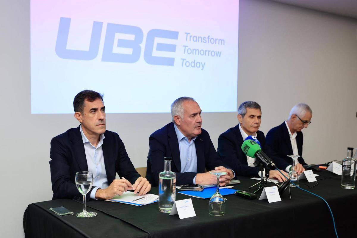 Daniel Loyarte, José Ignacio Iglesias, Raül Sangròs y Pablo Cruz, este martes en el hotel Intelier Rosa de Castelló, donde han presentado los resultados de UBE.
