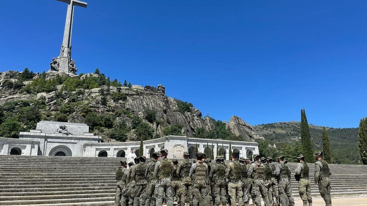 Defensa investiga a unidad militar que fue bendecida en Valle de los Caídos.