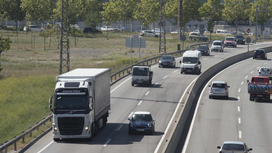 Camions circulant per la ronda de Manresa |