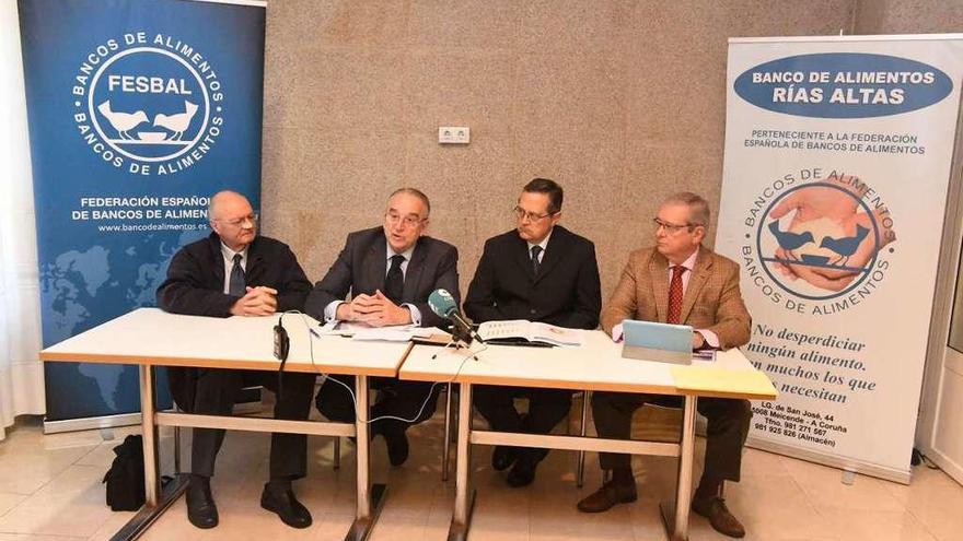 El presidente de Balrial, Juan Mateos, segundo por la derecha, junto a miembros de Fesbal.