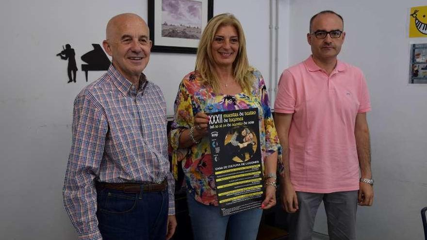 Etelvino Vázquez, Aurora Cienfuegos y Óscar Caso, ayer en la presentación de la semana teatral.