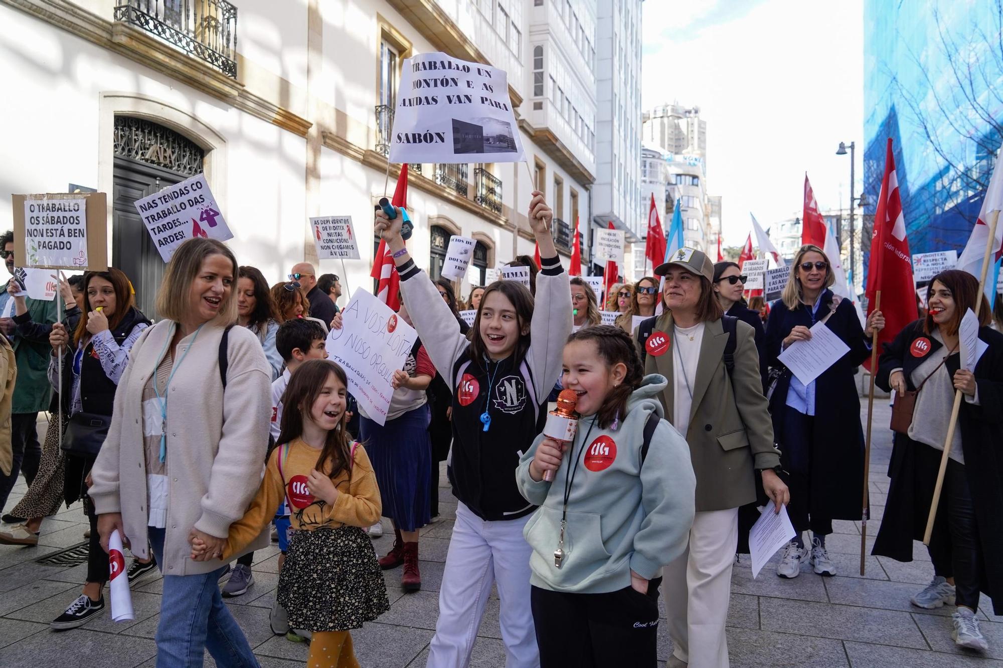 Más de 600 trabajadores de tiendas de Inditex protestan en A Coruña para exigir mejoras