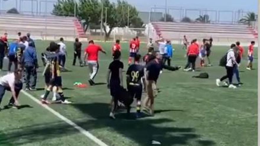 Batalla campal al finalizar un partido de fútbol entre juveniles