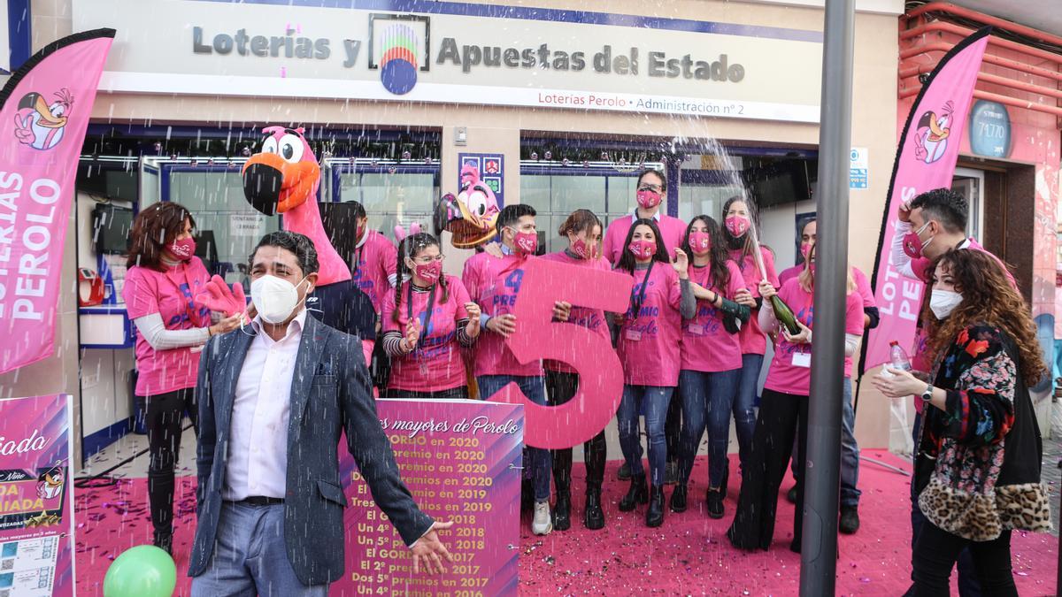 Lotería de Navidad 2021:  &#039;El Perolo&#039; de San Pedro del Pinatar reparte miles de euros