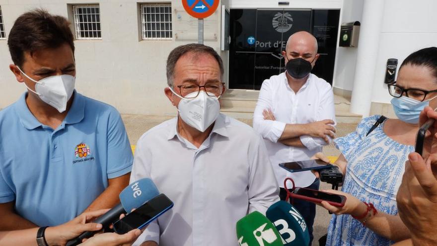 El niño de diez años evacuado del ferri que chocó contra un islote en Ibiza se mantiene estable en la UCI de Son Espases