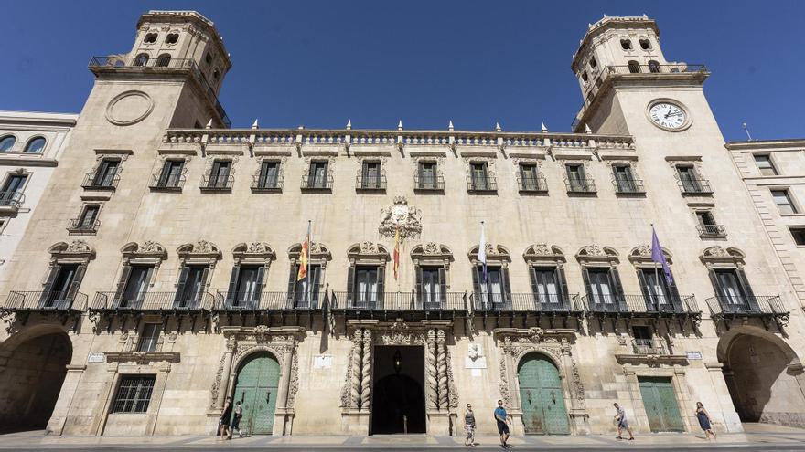 Fachada del Ayuntamiento de Alicante, en imagen reciente