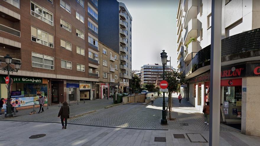 Zona de la plaza de Independencia contra la que colisionó el vehículo.