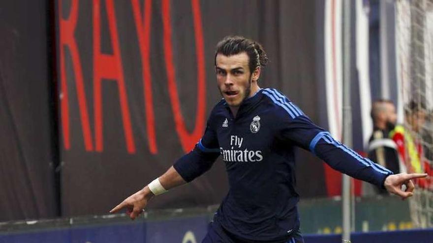 Bale festeja uno de sus dos goles en Vallecas.