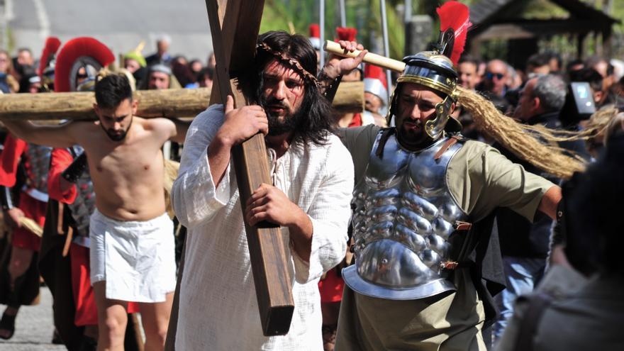 Paradela se resiste a pasar otro año sin Semana Santa