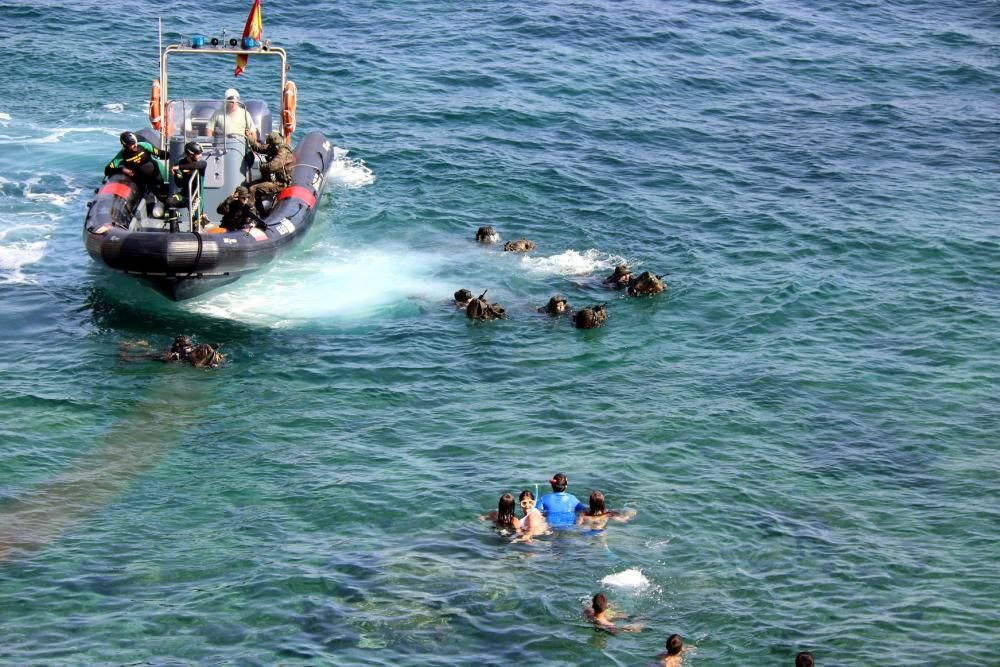 L''Exèrcit i la Guàrdia Civil fan un exercici d''assalt a la costa de l''Escala