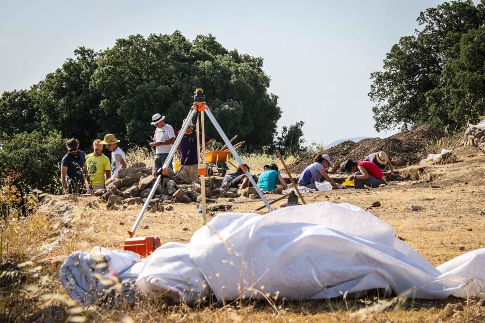 Excavaciones en el Cabeçó de Mariola