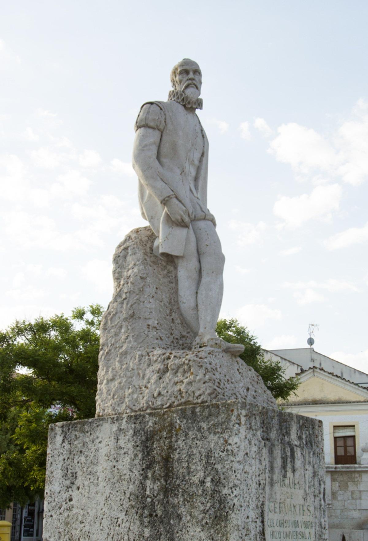 Estatua de Cervantes en Esquivias
