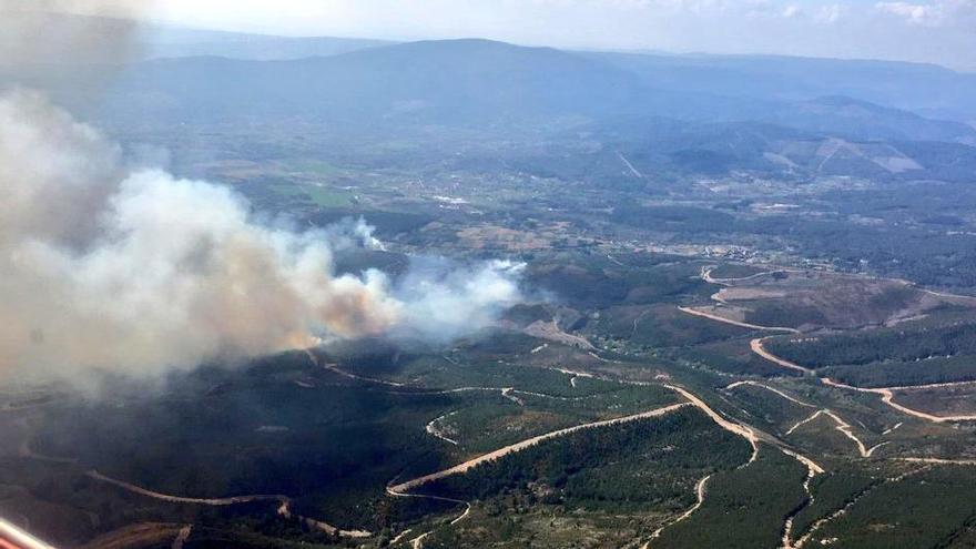 Vista aérea del incendio de Verín, ya controlado. // @BrifLaza