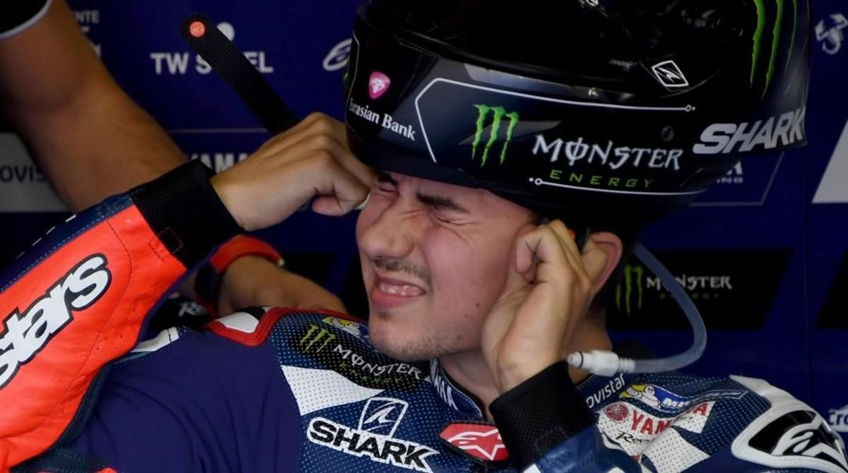 rozas35913671 movistar yamaha motogp s spanish rider jorge lorenzo wears h161015102022 rozas35913671 movistar yamaha motogp s spanish rider jorge lorenzo wears h161015102022