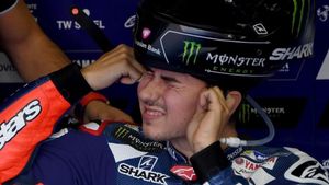 rozas35913671 movistar yamaha motogp s spanish rider jorge lorenzo wears h161015102022